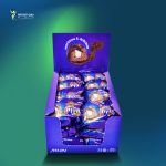 ⁦كعكة البروتين بالشوكولاتة المزدوجة - كوكيز كريم⁩ - الصورة ⁦2⁩